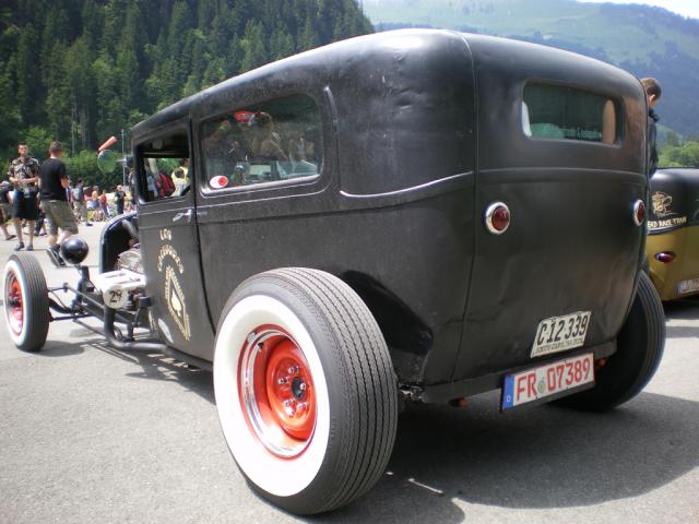 Hangar Rockin 33